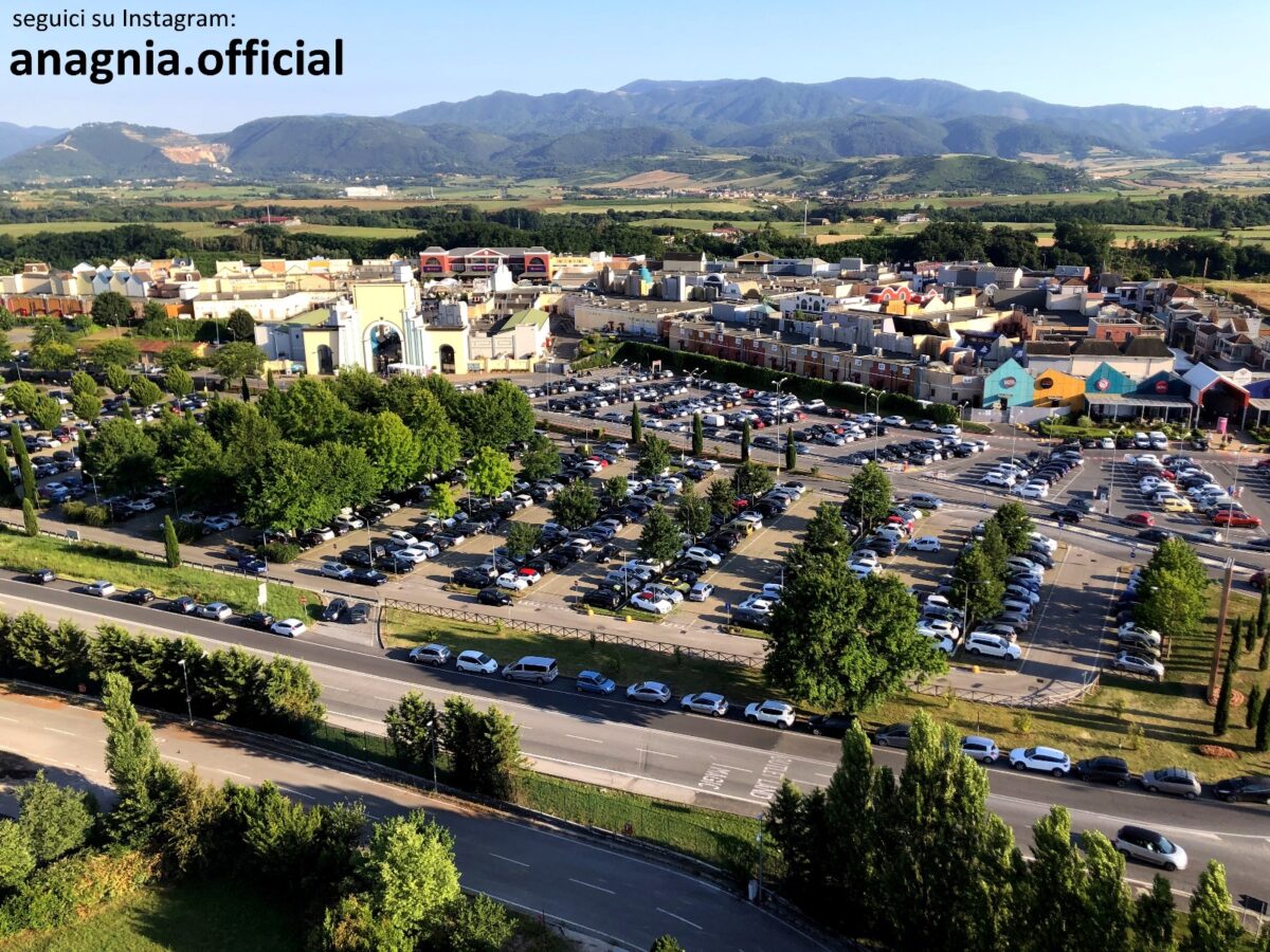 valmontone outlet black friday 2025