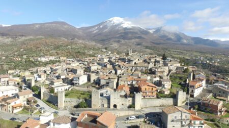 Vico nel Lazio si accende di magia: torna il presepe vivente nel cuore del borgo medievale