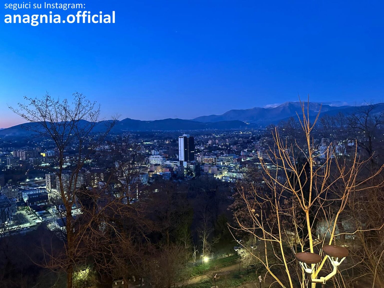 Frosinone, cimitero aperto la notte di Natale: solidarietà e ricordo dei propri cari