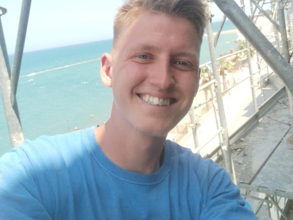Colleferro piange Alex Vladic: il giovane muratore morto a Ostia in circostanze misteriose