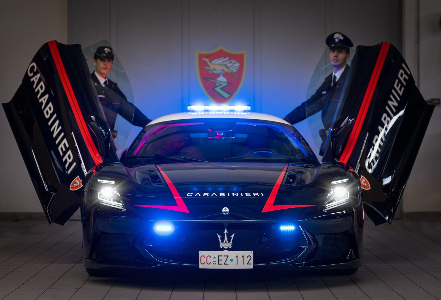 Maserati e Alfa Romeo in divisa: ai Carabinieri due supercars per il trasporto urgente di organi