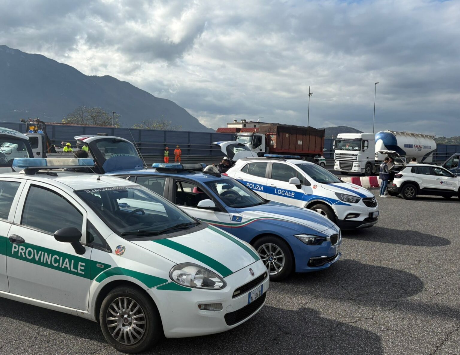 Ferentino: maxi controllo interforze al casello autostradale, denunciate quattro persone per trasporto illegale di amianto
