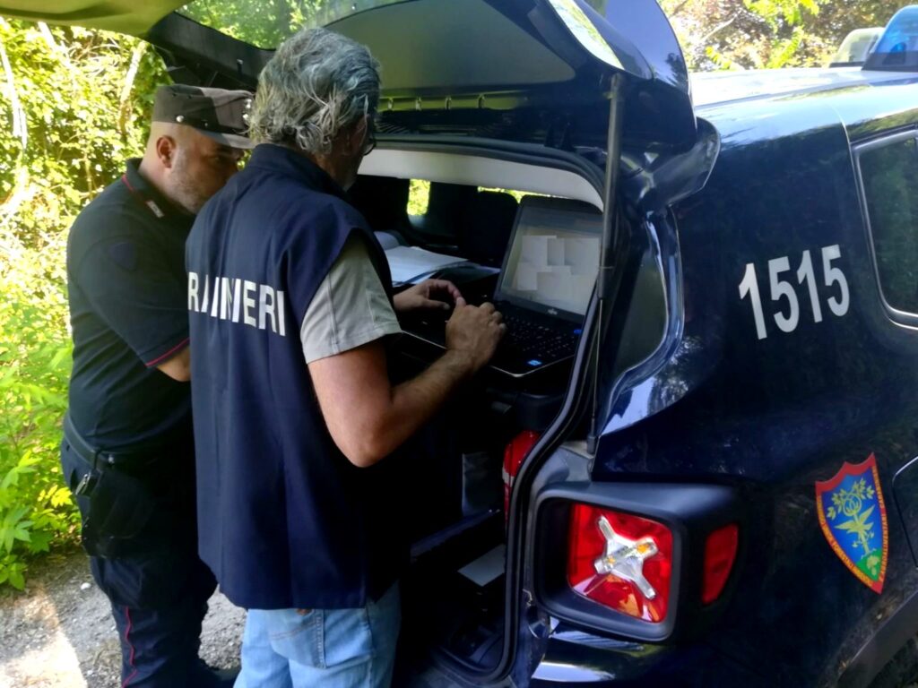 Ferentino, sequestrato autocarro con rifiuti pericolosi e amianto: cinque persone denunciate dai Carabinieri Forestali