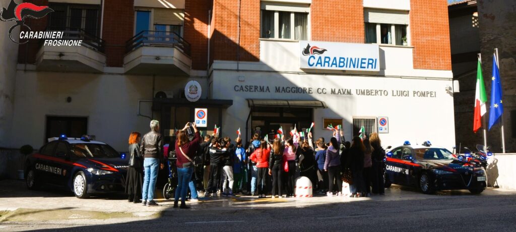 Pontecorvo, i Carabinieri aprono la Caserma agli studenti per il 4 novembre: visita e lezione sui valori della Patria