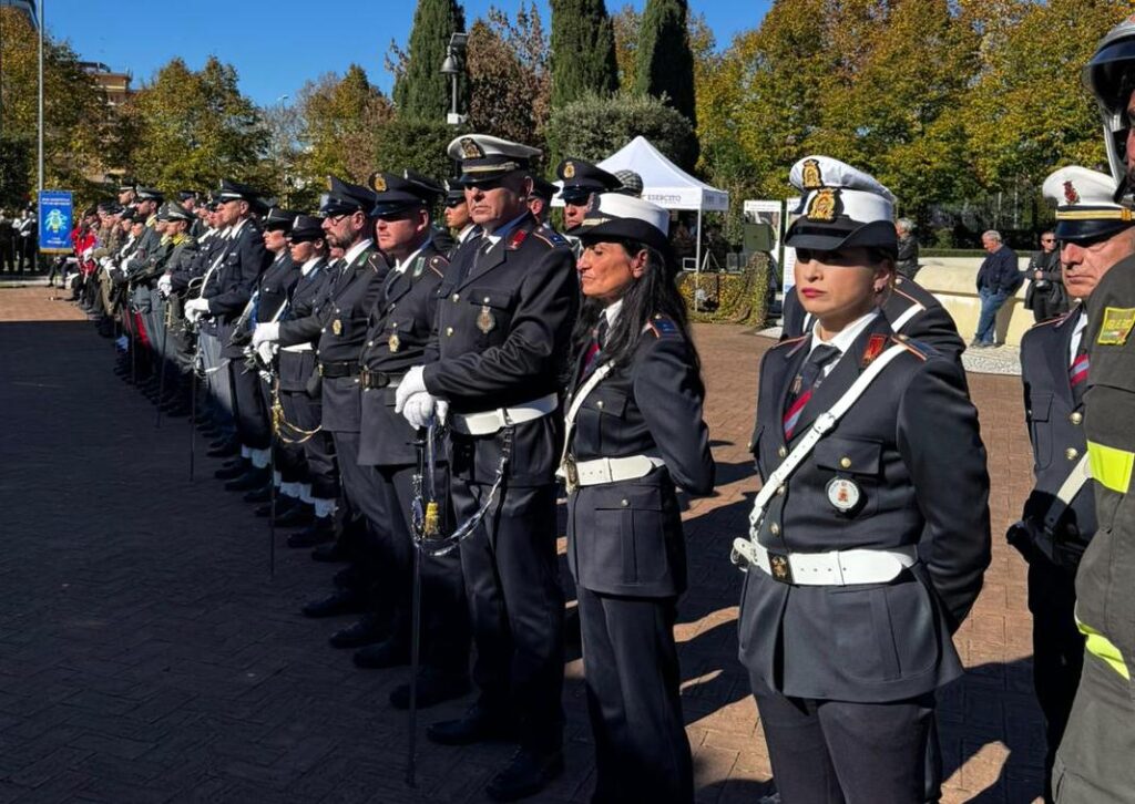 Giorno dell’Unità Nazionale a Frosinone: celebrata la Giornata delle Forze Armate con onorificenze e consegna bandiera