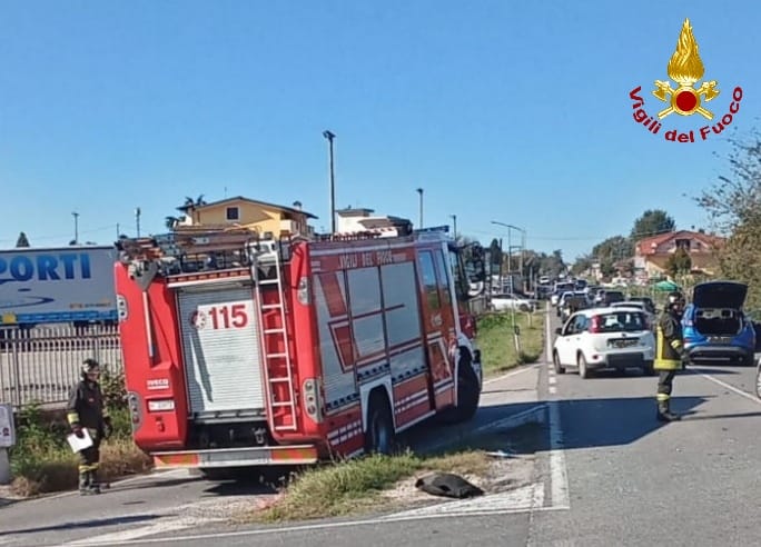 Scontro tra due auto a Frosinone: intervento dei Vigili del Fuoco in via Casilina Nord