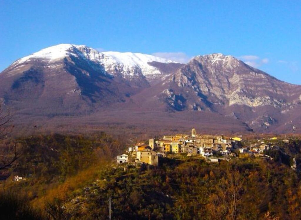Collepardo inaugura la stagione culturale natalizia 2025 contro la violenza sulle donne