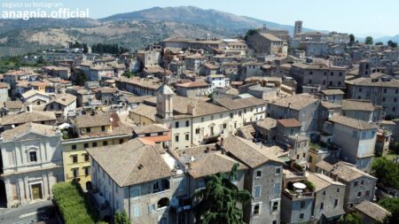 Anagni, fibra ottica in città: centraline sui pali sbagliati, residenti senza connessione da un anno