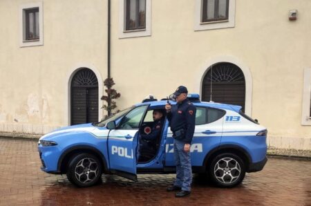 Frosinone: forzano la Villa Comunale per passare la notte, scoperti con hashish