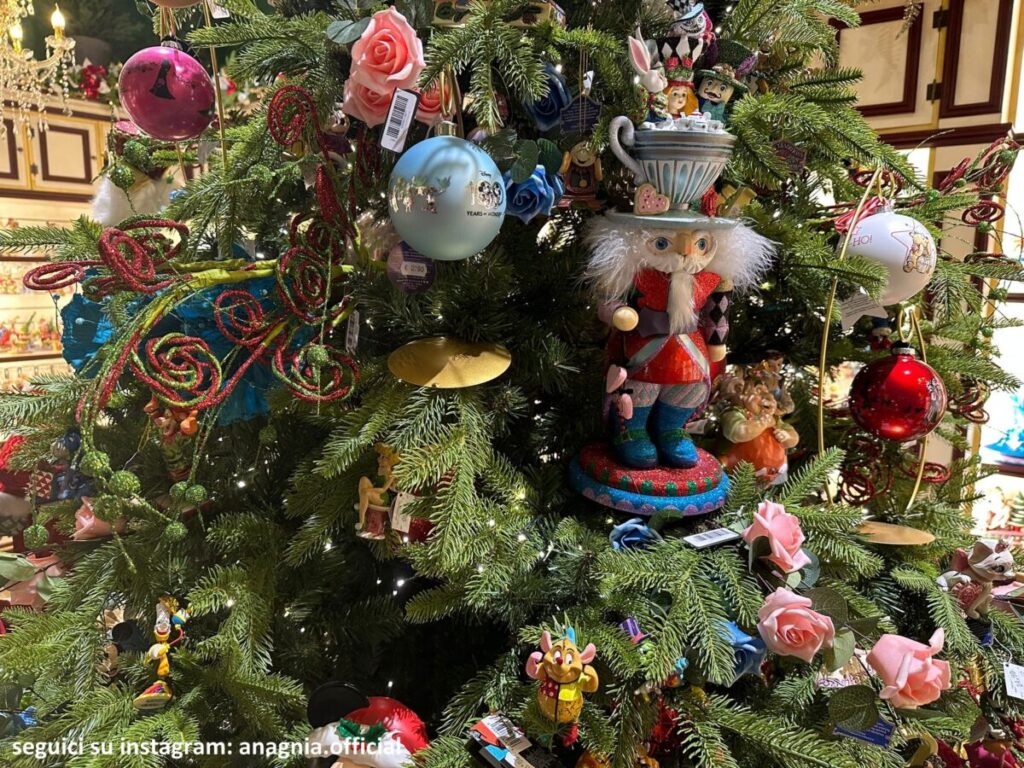 Morolo si illumina per il Natale: luminarie, albero all’uncinetto e musica live nel centro storico