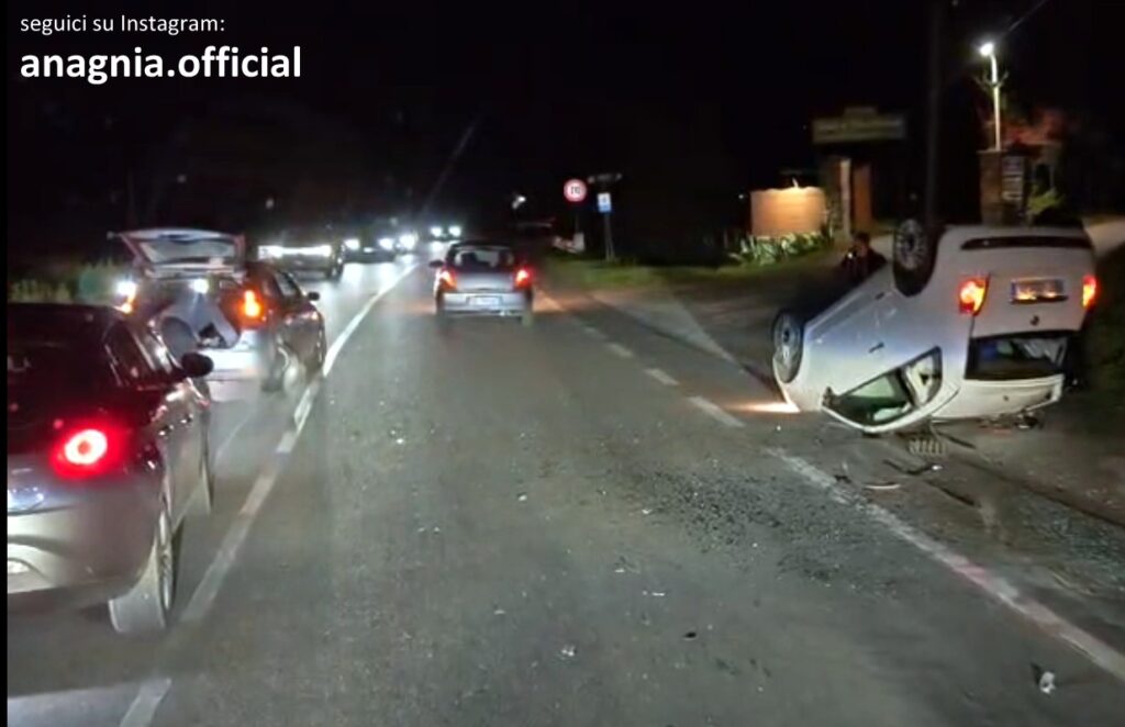 Incidente sulla via Anticolana ad Anagni: auto si ribalta al bivio per Paliano
