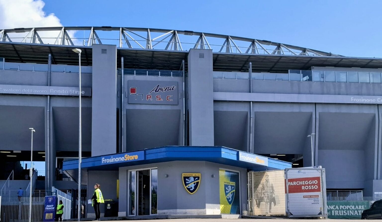 Serie B. Frosinone aceto per le vespe, la vetta è agganciata