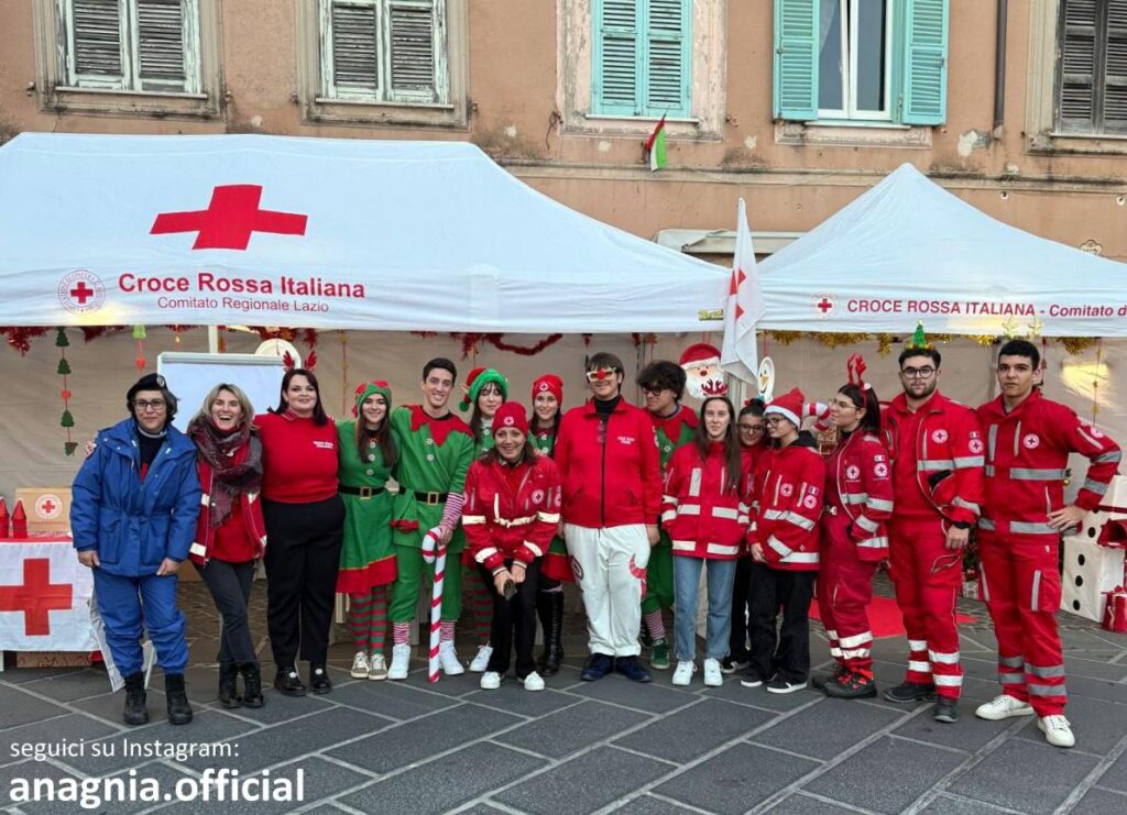 Anagni, Piazza Cavour diventa il Villaggio degli Elfi: la Croce Rossa porta il Natale tra solidarietà e sorrisi