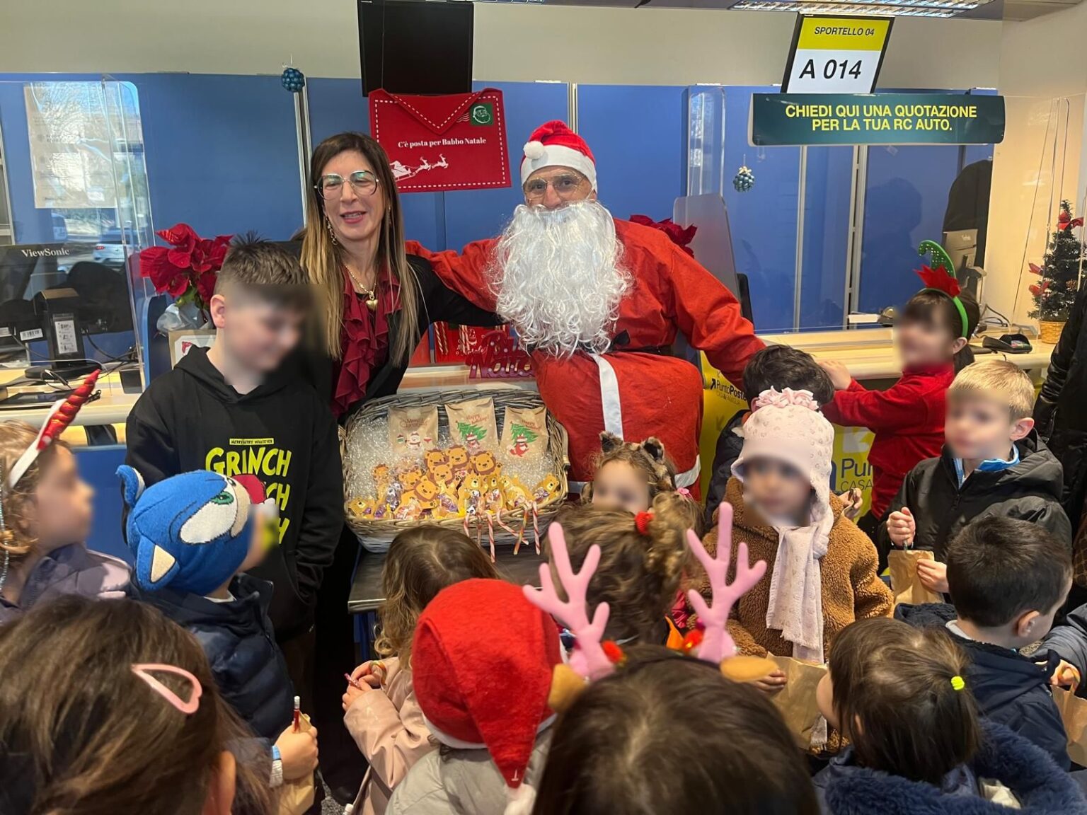 Fiuggi Fonte: i bambini della Scuola Santa Chiara spediscono le letterine a Babbo Natale dall’Ufficio Postale