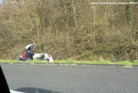 Incidente in autostrada A1 prima del casello di Anagni: auto fuori strada al km 612, lunghe code verso Roma