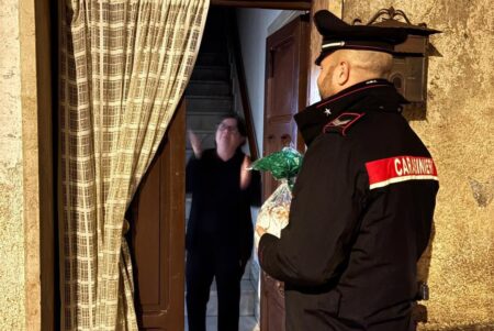 Camerata Nuova e Vallepietra: i Carabinieri portano dolci e compagnia agli anziani soli per Natale