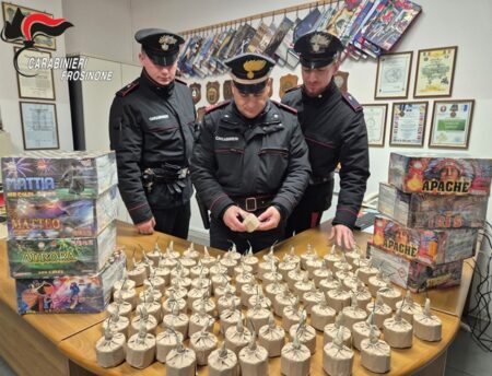 Anagni, sequestrati botti illegali: trovata una vera “Santa Barbara” in un’abitazione