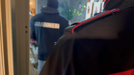 Rapine a Roma, tre arresti per colpi a farmacie e supermercato: bottino di 2100 euro