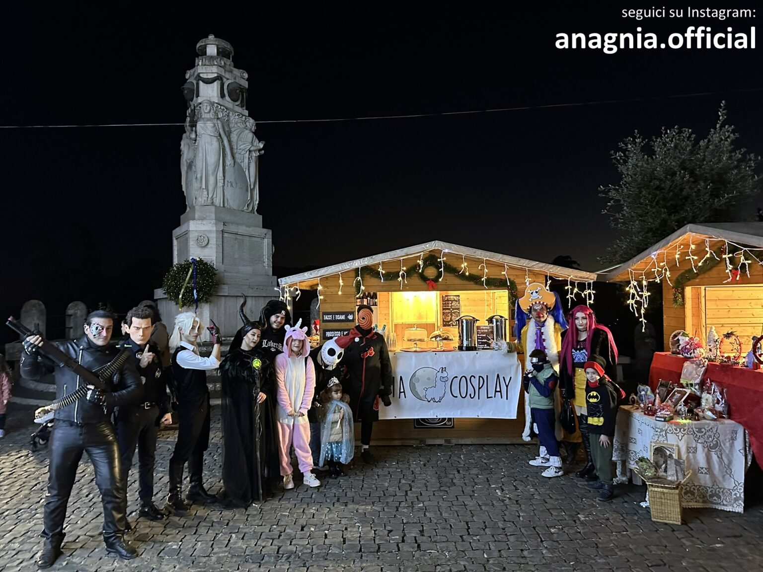 La magia natalizia del cosplay: entusiasmo a colori nel cuore di Anagni