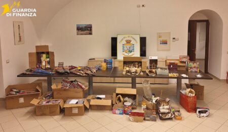 Frosinone, sequestrato laboratorio clandestino di fuochi pirotecnici: oltre 7.500 articoli artigianali pericolosi