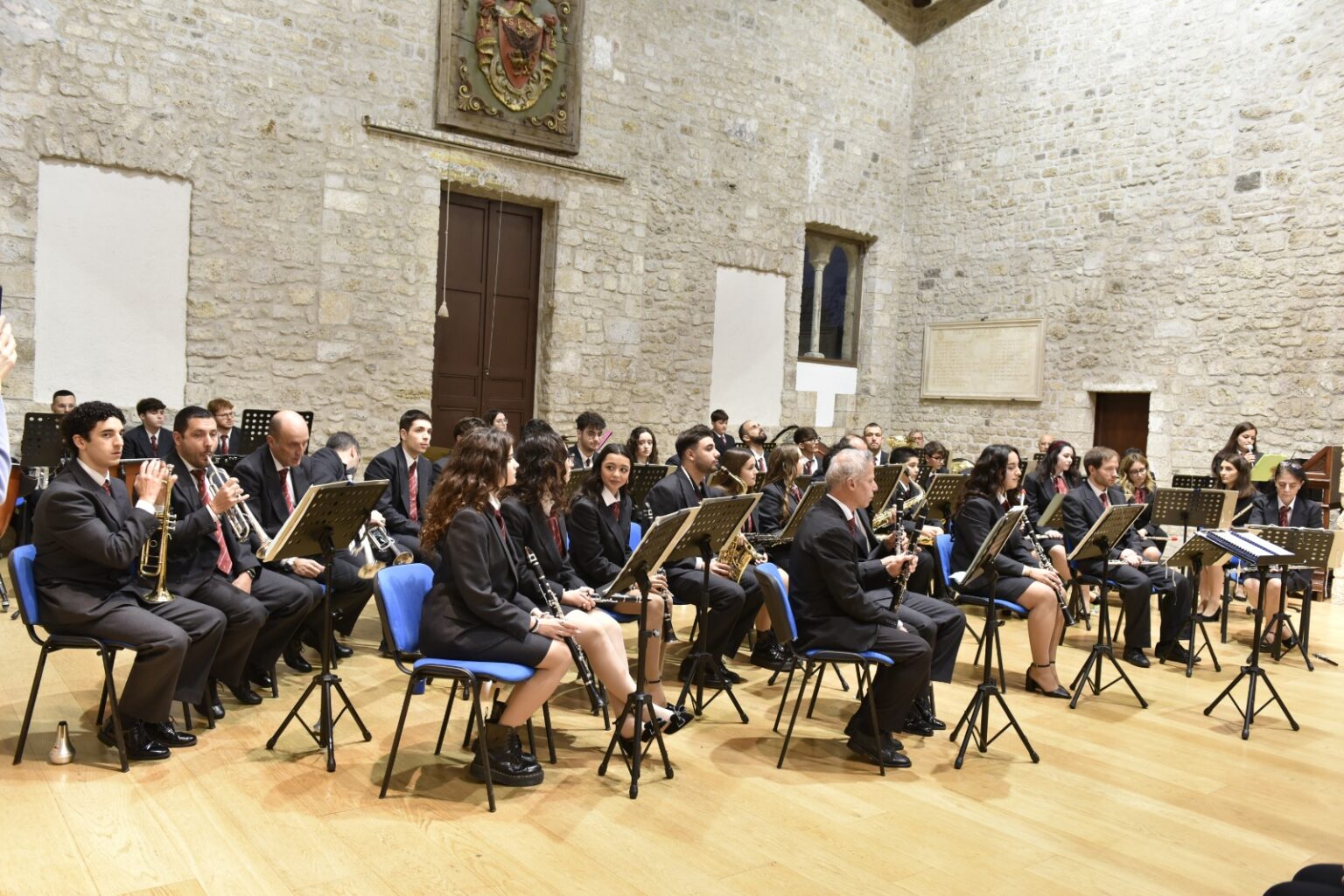 Concerto di Capodanno ad Anagni: l’Orchestra di Fiati dell’Associazione Musicale Anagnina incanta il pubblico alla Sala della Ragione