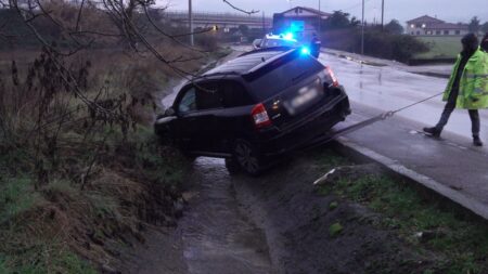 Ferentino, auto finisce nel fossato: 67enne conducente del mezzo in codice rosso in ospedale