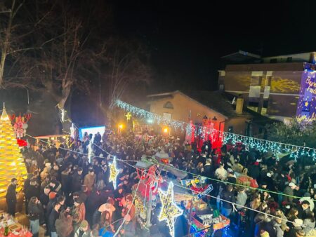 Serrone, il Natale accende Piazza Pais: successo travolgente per la quarta edizione del Christmas Party