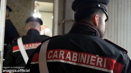 Trasfertista sorpreso a rovistare in casa di un’anziana, arrestato a Roma