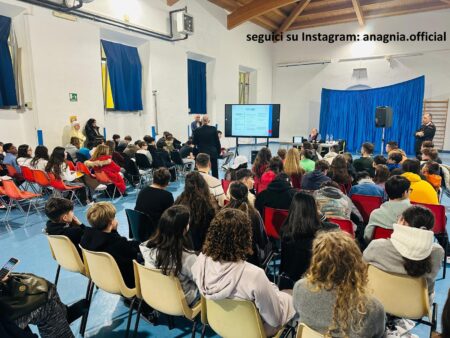 Bullismo e cyberbullismo: grande partecipazione all’incontro con i Carabinieri ad Anagni