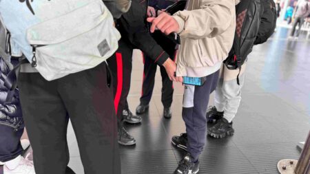 Scuole, arriva la circolare: controlli agli ingressi e metal detector nei casi a rischio