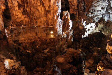 Grotte di Collepardo, partiti i lavori: quattro mesi per la messa in sicurezza del sito simbolo