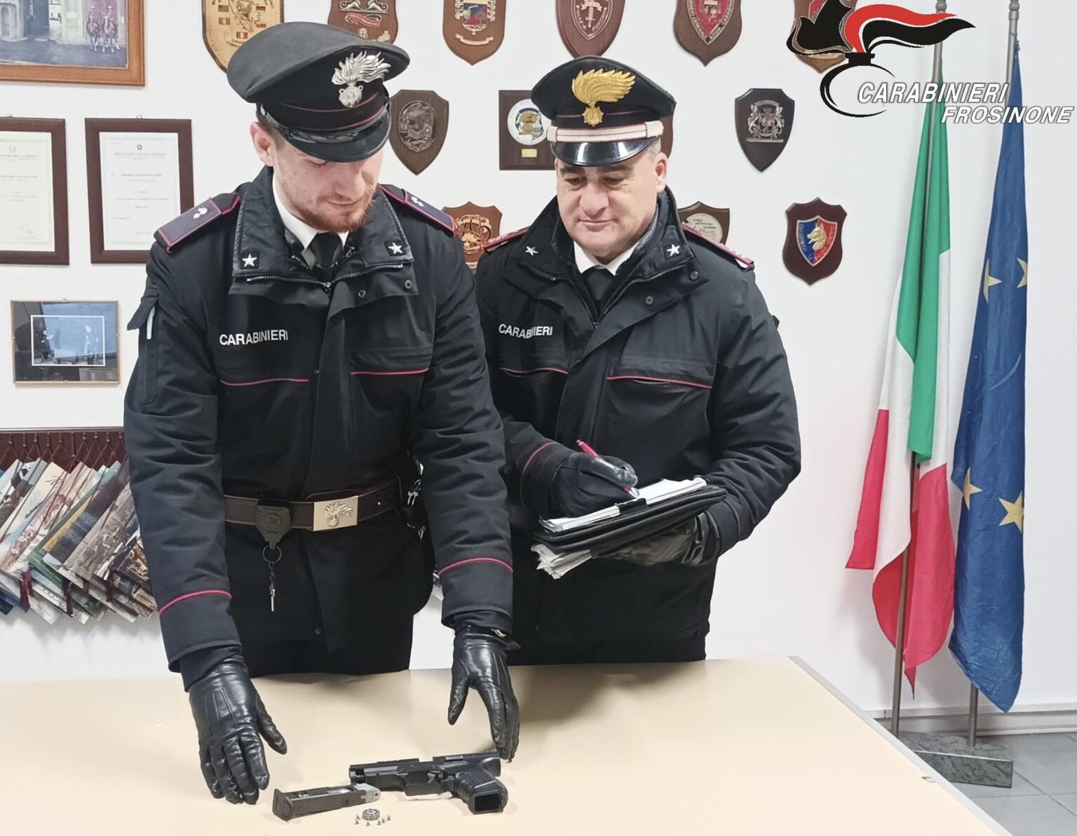 Porto abusivo di armi e rifiuto di sottoporsi all’accertamento etilometrico: 62enne denunciato