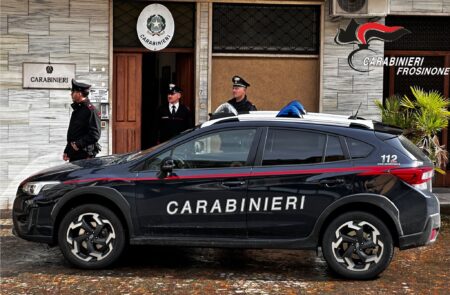 Arresti domiciliari con braccialetto elettronico a San Giovanni Incarico: indagini su atti persecutori contro magistrati