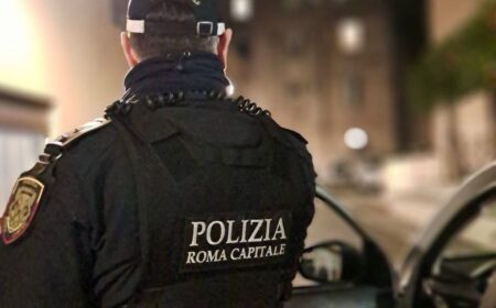 Roma, stretta sulla movida: oltre 600 controlli e tre gestori denunciati dalla Polizia Locale