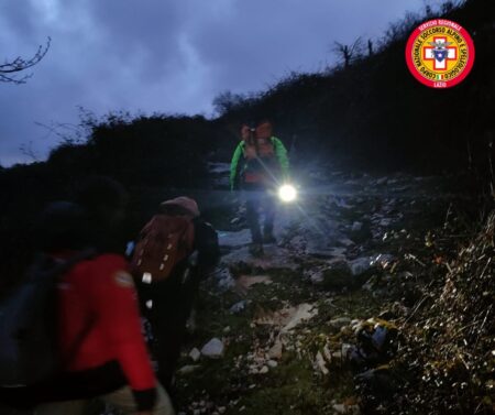Monte Semprevisa, due escursioniste disperse nella nebbia: salvate dal Soccorso Alpino nel tardo pomeriggio