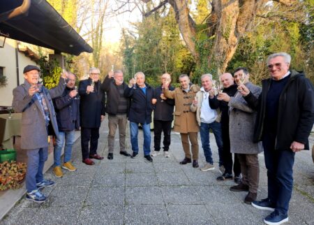 Quarantotto anni dopo, undici geometri si ritrovano: “quella scuola ci ha fatto uomini”