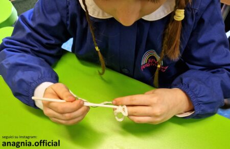 Il filo magico: ad Anagni il crochet entra in classe e diventa strumento di crescita