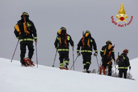Filettino, esercitazione dei Vigili del Fuoco sulla neve: simulato il soccorso in valanga a Campo Staffi