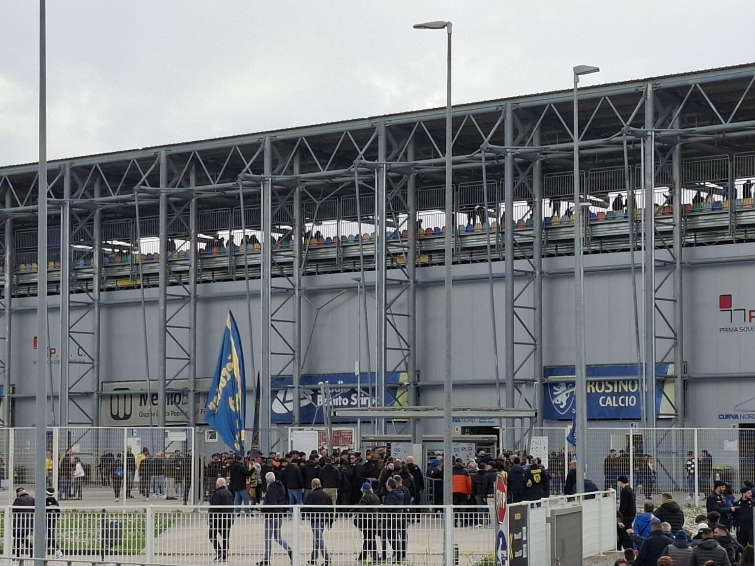 Serie B. Il Frosinone passeggia sulla Samp (3-0). Il secondo posto è più vicino