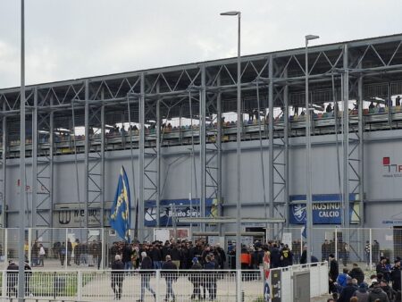 Serie B. Il Frosinone passeggia sulla Samp (3-0). Il secondo posto è più vicino