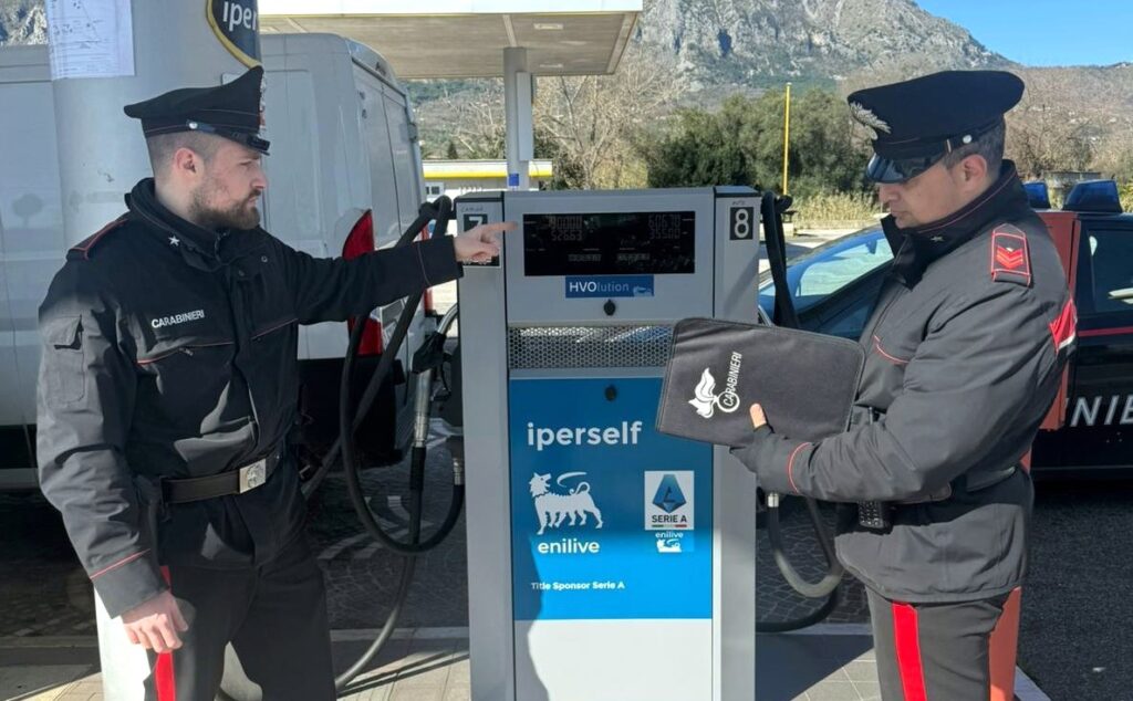 Carte carburante clonate alla pompa ENI di Ausonia: 22enne arrestato dai Carabinieri