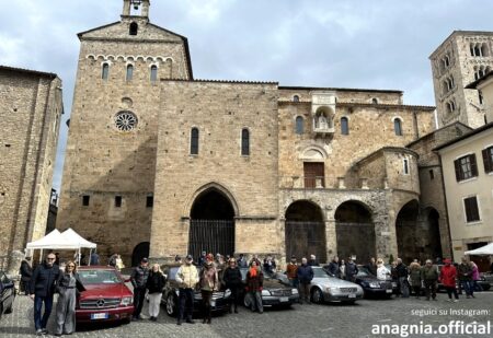 Anagni, successo per il raduno di auto Mercedes Benz tra storia, bellezza e solidarietà