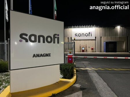 Incendio nello stabilimento Sanofi nel Lazio: fiamme all’alba nel centro di formazione