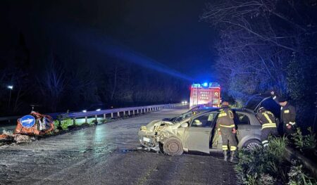 Pignataro Interamna, grave incidente sulla Strada regionale 630: donna finisce contro lo spartitraffico, è in prognosi riservata