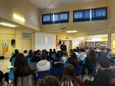 Legalità, bullismo e droga: i Carabinieri incontrano 450 studenti tra Labico, Artena e Valmontone