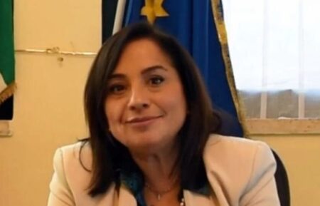 Piglio in lutto per la scomparsa della dirigente scolastica Isa Paola Olivieri: oggi i funerali