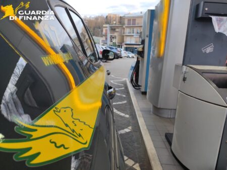 Carburanti, raffica di controlli in provincia di Frosinone: 18 irregolarità e sanzioni fino a 2.000 euro