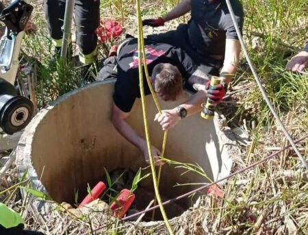 Roma, donna precipita in un pozzo a 15 metri di profondità nel Parco della Pace: salvata dai vigili del fuoco