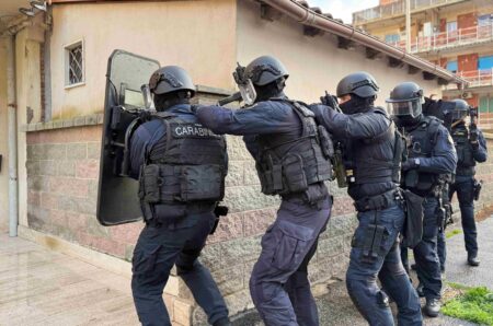 Maxi operazione dei Carabinieri tra Ostia e Roma Nord: 17 arresti, 42 denunce e quasi un chilo di droga sequestrato