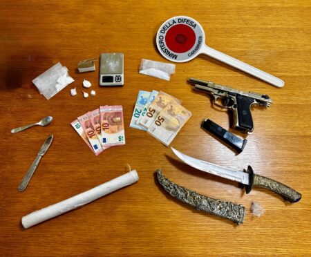 Frosinone, scoperto laboratorio domestico per trasformare cocaina in crack: arrestati padre e figlio